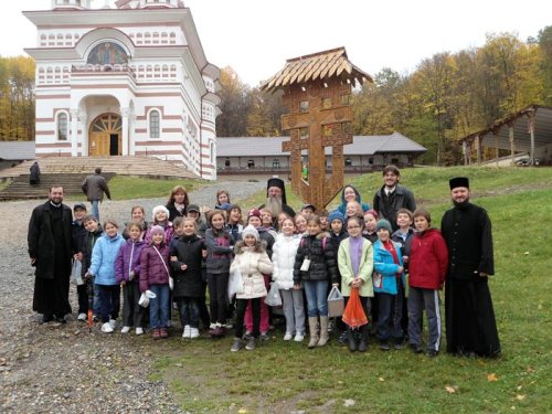 Pelerinajul copiilor la Mănăstirea Floreşti Poza 89452