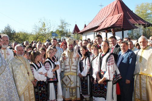 Sfinţire de biserică în Parohia Ţepu Poza 89526