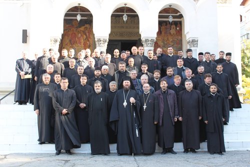 Conferinţă preoţească în Arhiepiscopia Râmnicului Poza 89609