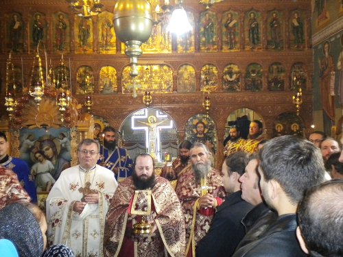 Sărbătoarea Sfinţilor Arhangheli a adunat în rugăciune credincioşii din Moldova Poza 89616