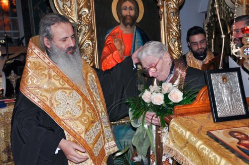 La împlinirea a 100 de ani, părintele Octavian Stoica a primit „Crucea Moldavă“ Poza 88162