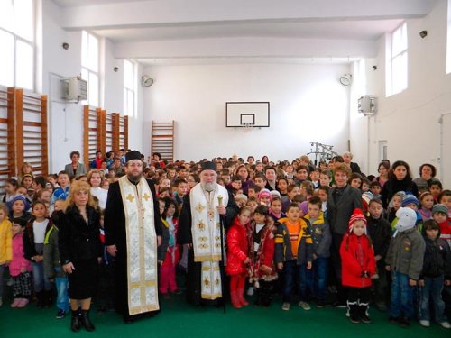 Slujbă de binecuvântare la o şcoală din Tulcea Poza 88307