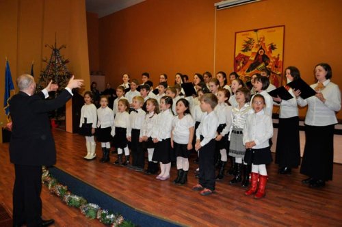 Concerte de colinde în Mitropolia Moldovei şi Bucovinei Poza 88478
