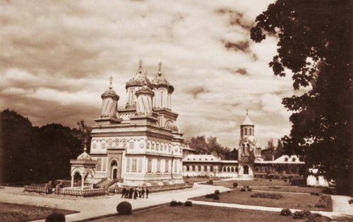 Catedralele Ortodoxiei româneşti: Curtea de Argeş Poza 88585