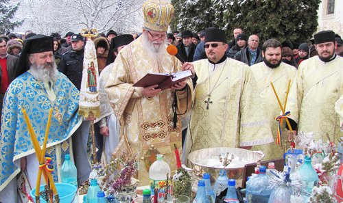 „Sfinţirea apelor este începutul legii celei noi“ Poza 88792