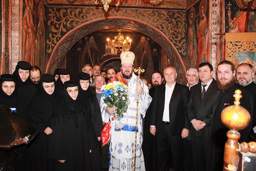 Slujbă arhierească la Mănăstirea Sărăcineşti Poza 88836