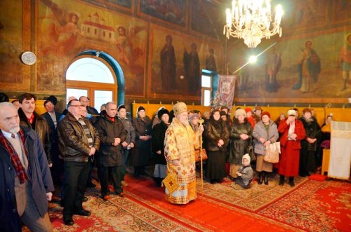 Preasfinţitul Visarion a vizitat Mănăstirea Cocoş Poza 88889
