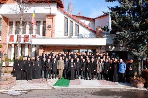 Întrunirea Adunării eparhiale a Arhiepiscopiei Târgoviştei Poza 88942