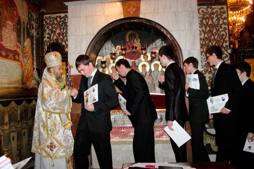 Au fost premiaţi câştigătorii concursului dedicat părintelui Stăniloae în Arhiepiscopia Dunării de Jos  Poza 88040