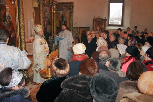 Biserica ”Sfântul Haralambie” din Galaţi şi-a cinstit ocrotitorul Poza 87786