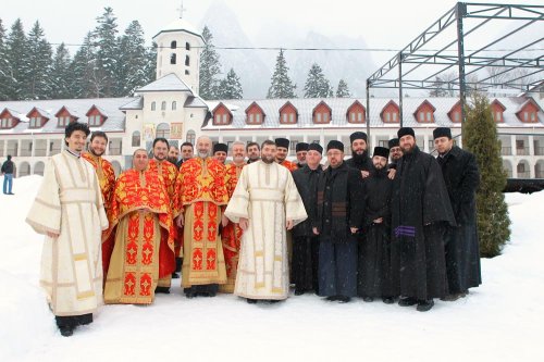 Cerc pastoral la Buşteni dedicat Sfinţilor Împăraţi Poza 87717