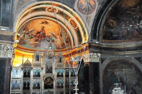 La Biserica „Dobroteasa“ se restaurează pictura Poza 87695