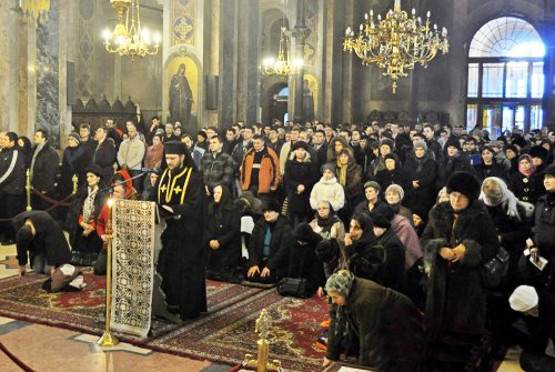 Programul liturgic în perioada Postului Mare la Catedrala mitropolitană din Iaşi Poza 87172