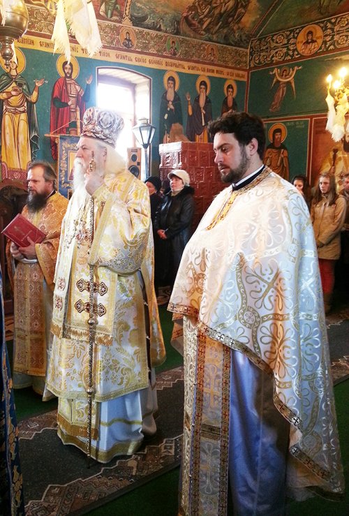 Liturghie arhierească în parohia Valea Lungă, Protopopiatul Iaşi 2 Poza 87150