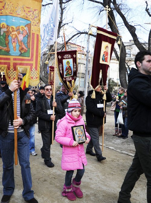 Procesiuni în Arhiepiscopia Bucureştilor Poza 86468