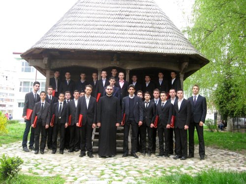 Concert de muzică psaltică, tradiţii şi obiceiuri pascale la Târgu Jiu Poza 86330