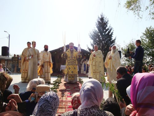 Slujbă arhierească la hramul parohiei „Intrarea Domnului în Ierusalim“ din Bacău Poza 86285