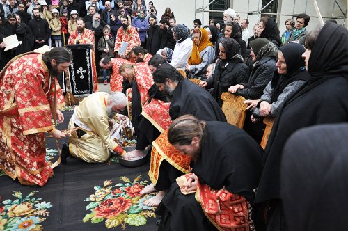 Ritualul spălării picioarelor la Mănăstirea Putna Poza 86223