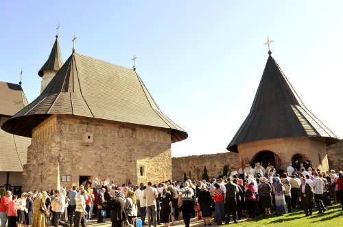 Altar de jertfă sfinţit la Mănăstirea Hadâmbu Poza 86134