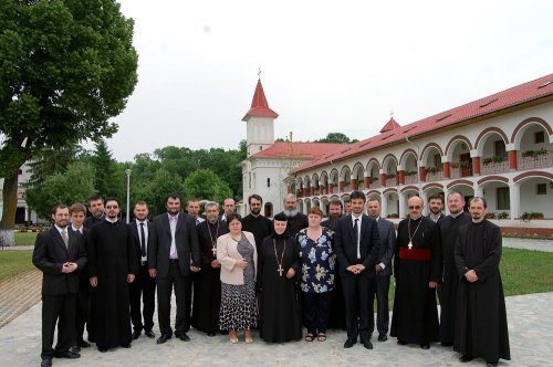 Simpozion naţional de teologie la Mănăstirea Timişeni-Şag Poza 85972