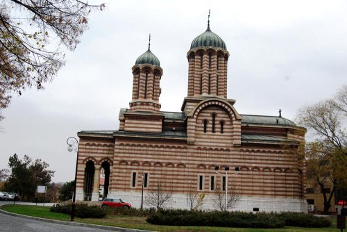 Prezenţă arhierească la Catedrala mitropolitană din Craiova Poza 85858