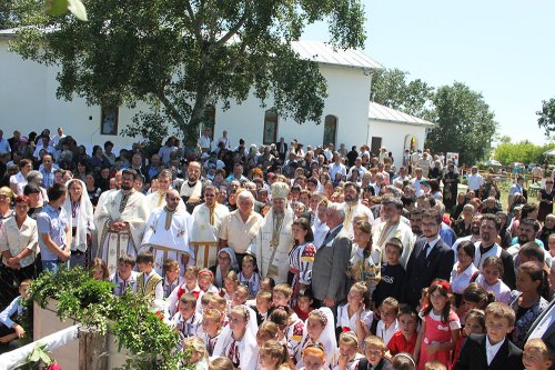 Sfinţirea bisericii din Parohia Olăneasca, judeţul Brăila Poza 85822