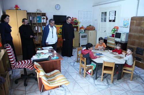 Copiii din Spitalul de Pneumo-ftiziologie din Sibiu au primit daruri Poza 85760