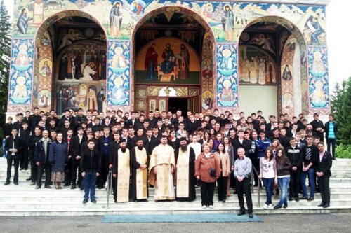 „Valori culturale româneşti“, la Seminarul Teologic „Veniamin Costachi“ Poza 85523