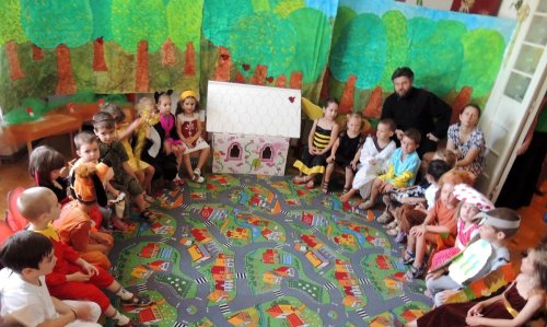 Festivităţi de sfârşit de an şcolar la şcoala şi grădiniţa ortodoxă din Timişoara Poza 85272
