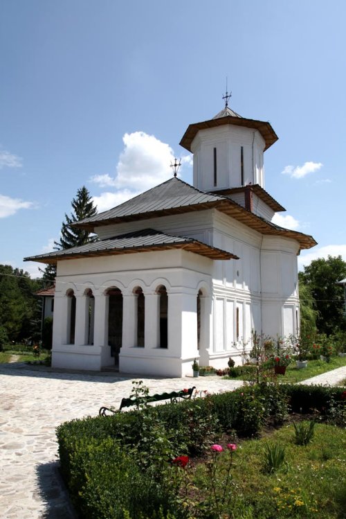 Hramul Sfintei Treimi în Arhiepiscopia Craiovei Poza 85269