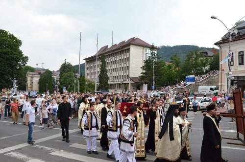 Procesiune la Piatra Neamţ cu moaştele Sfântului Gheorghe Poza 85225