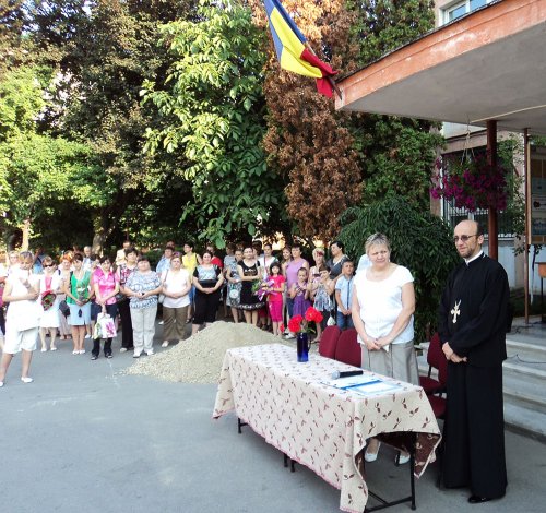 Sfârşit de an şcolar la Liceul Ortodox din Oradea Poza 85169