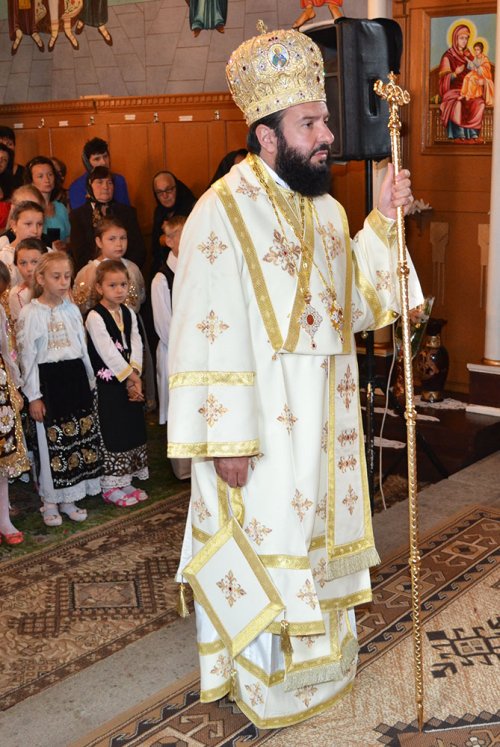 Slujiri arhiereşti în Arhiepiscopia Timişoarei şi Episcopia Caransebeşului  Poza 85149