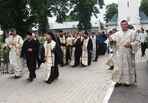 Biserici din Moldova închinate Sfinţilor Apostoli Petru şi Pavel Poza 85128
