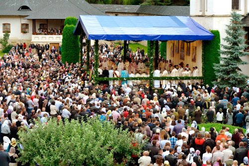 Sfântul Ştefan cel Mare cinstit la Putna Poza 85067