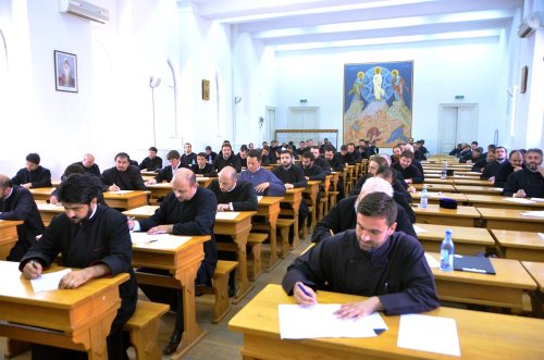 Examen pentru obţinerea gradelor profesionale în preoţie Poza 85039