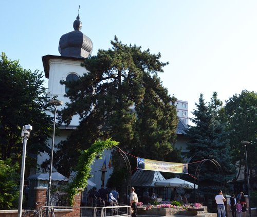 A fost resfinţită Biserica „Sfânta Cuvioasă Parascheva“ Poza 84966