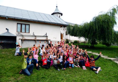 Tabăra de pictură „Ars Sacra“ în parohia Izvoare Poza 84739