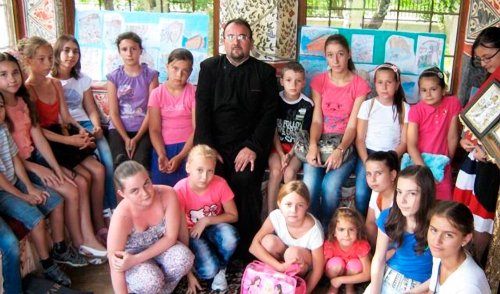 Activităţi educative la Biserica „Sfântul Nicolae“ din Floreşti Poza 84725