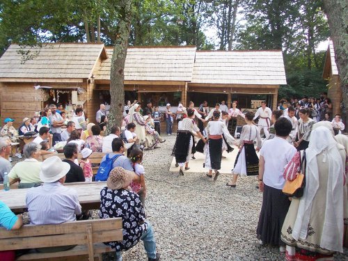 Artişti bihoreni la Festivalul naţional al tradiţiilor, din Sibiu Poza 84647