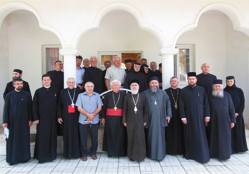 Lucrările Consiliului eparhial şi Sinaxa stareţilor din Arhiepiscopie Poza 84611