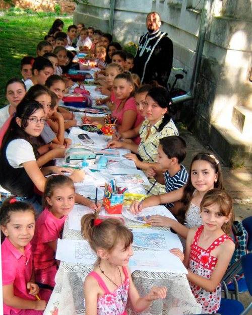 „Hristos împărtăşit copiilor“ în Parohia Floreşti, Giurgiu Poza 84496