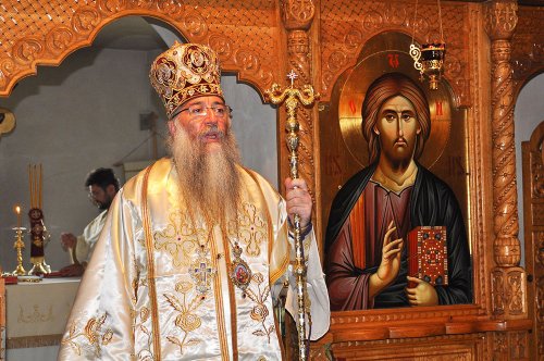 Liturghii arhiereşti în Mitropolia Olteniei Poza 84449