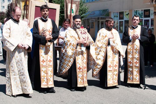 Procesiune cu icoana Maicii Domnului, la Jibou Poza 84448