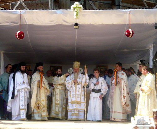Slujbe arhiereşti la biserici închinate Sfântului Ioan Iacob Hozevitul Poza 84430