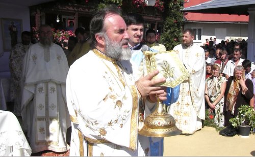 Liturghie arhierească la Mănăstirea Berzunţi Poza 84390