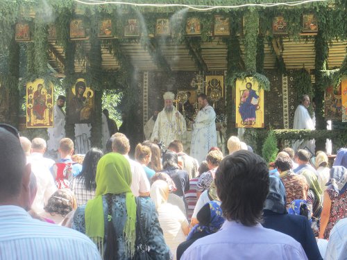 Liturghie cu cinci arhierei în lavra Sfântului Irodion Poza 84402