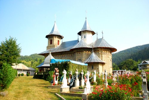Biserica Sfântului Gheorghe din Cuiejdiu a fost resfinţită Poza 84330