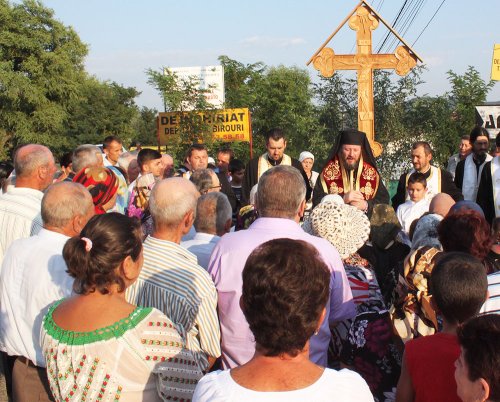 Troiţă în cinstea Sfinţilor Împăraţi în Budeştii de Vâlcea Poza 84322