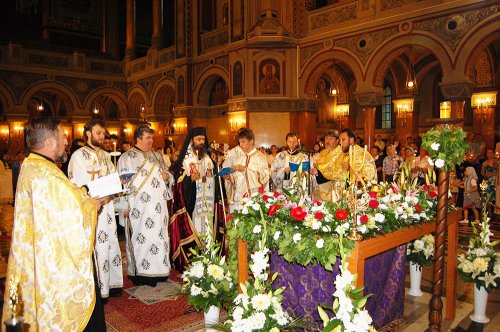 Prohodul Maicii Domnului la Catedrala mitropolitană din Timişoara Poza 84273